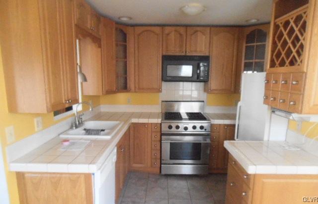 909 Magnolia Road Hellertown, PA 18055 - Photo 12 of 18 Gallery Image 12
