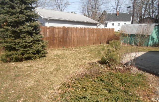 909 Magnolia Road Hellertown, PA 18055 - Photo 2 of 18 Gallery Image 2