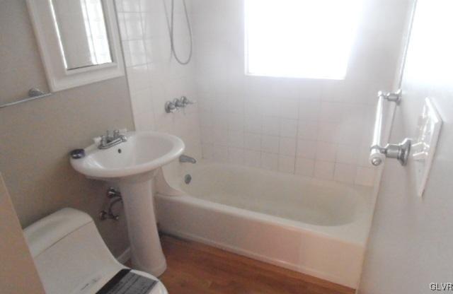 909 Magnolia Road Hellertown, PA 18055 - Photo 3 of 18 Gallery Image 3