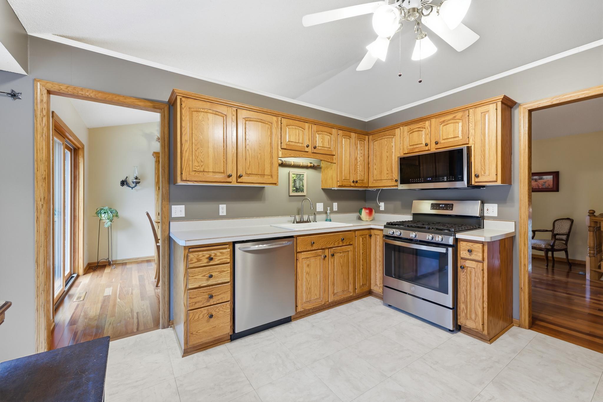 1123 Ridge Bluff Drive Chaska, MN 55318 - Photo 5 of 47 Gallery Image 5
