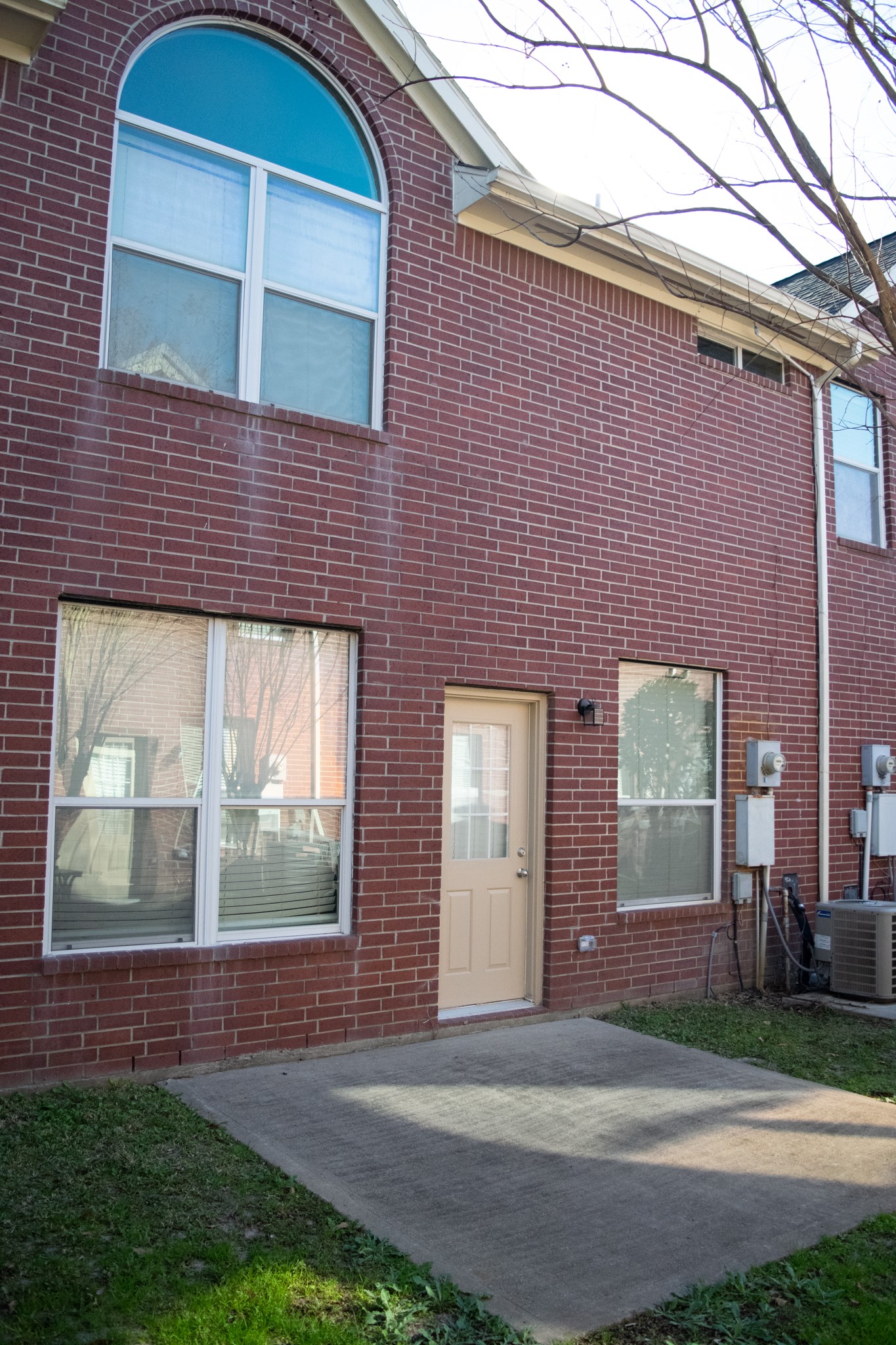 9224 Rodney Ray Boulevard, Unit 18 Houston, TX 77040 - Photo 11 of 27 a front view of a house