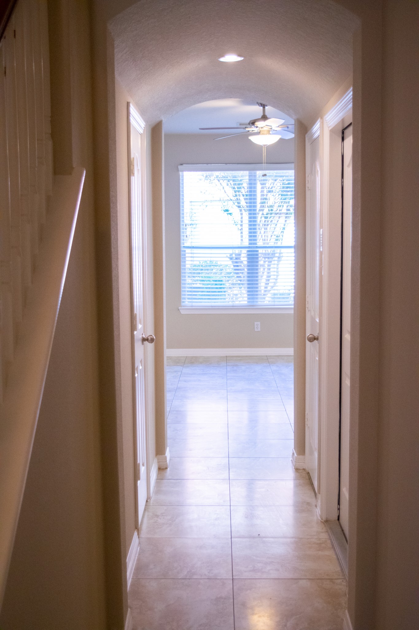 9224 Rodney Ray Boulevard, Unit 18 Houston, TX 77040 - Photo 19 of 27 a view of an empty room and window