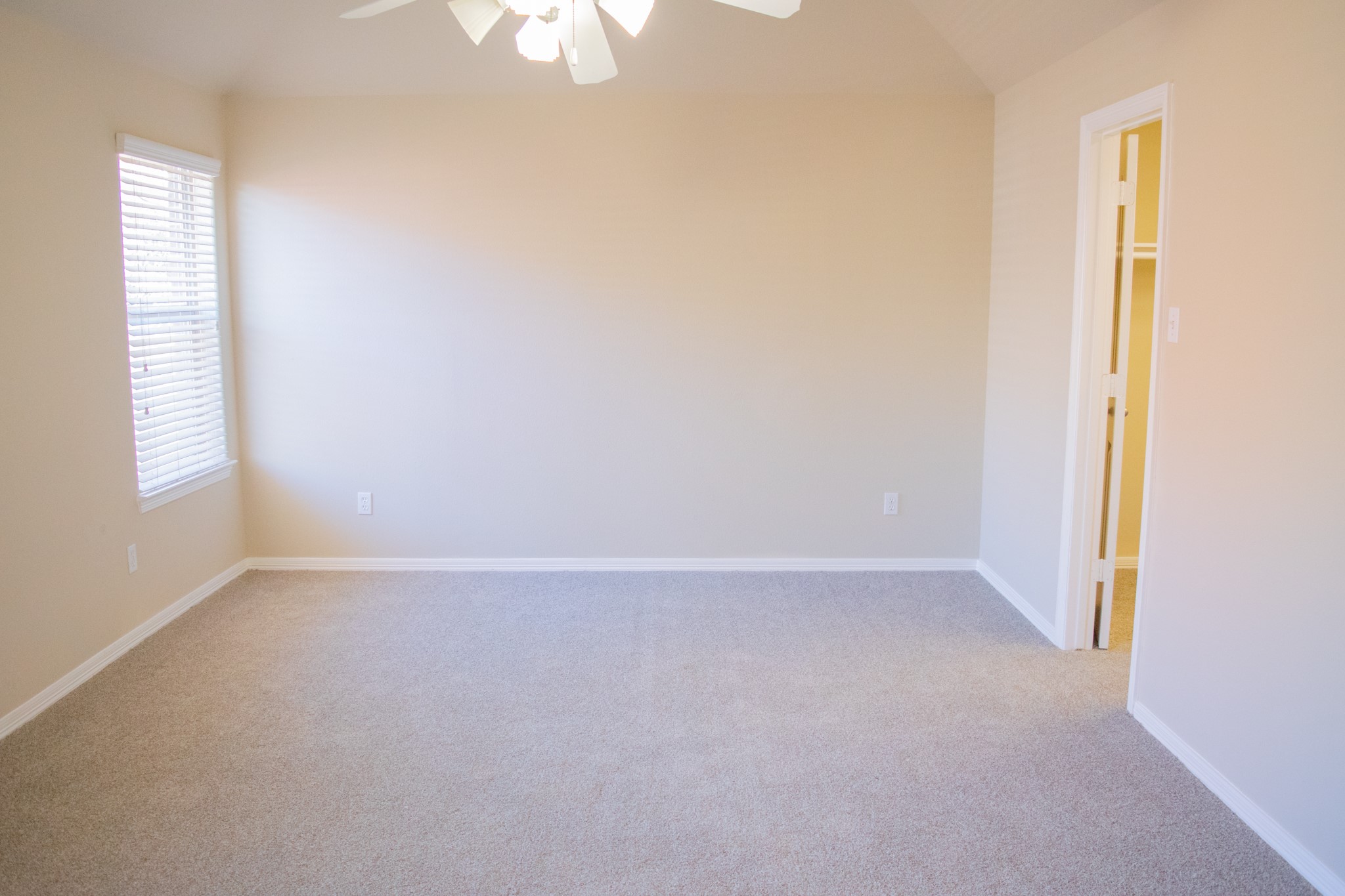9224 Rodney Ray Boulevard, Unit 18 Houston, TX 77040 - Photo 20 of 27 a view of an empty room and a window