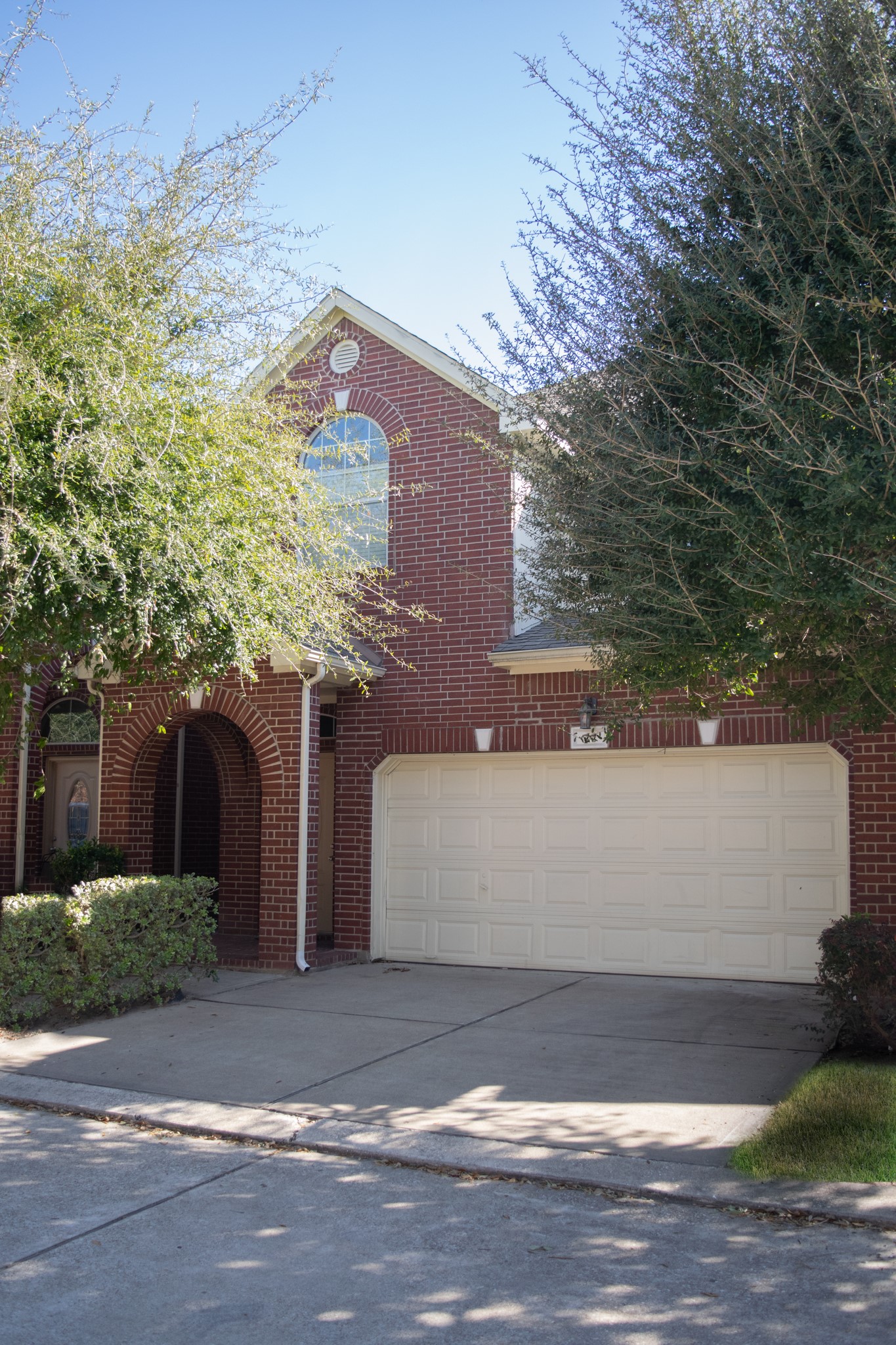 9224 Rodney Ray Boulevard, Unit 18 Houston, TX 77040 - Photo 27 of 27 a view of a white building