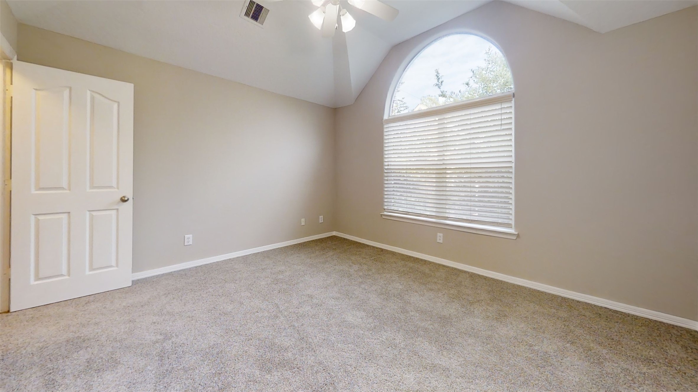 9224 Rodney Ray Boulevard, Unit 18 Houston, TX 77040 - Photo 8 of 27 an empty room with a window