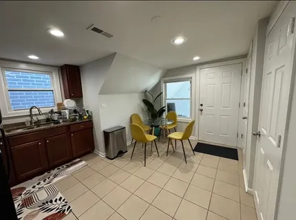 $1,900 | 3942 North Bernard Street, Unit 2, Chicago, IL 60618