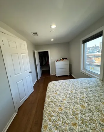 $1,900 | 3942 North Bernard Street, Unit 2, Chicago, IL 60618