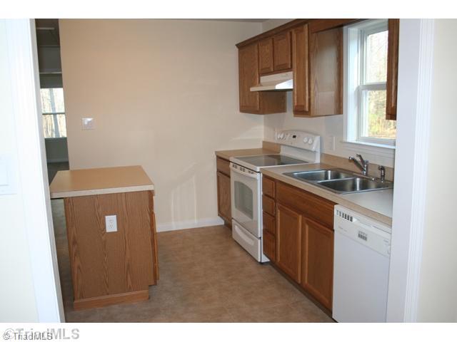 1911 Doe Run Road Mebane, NC 27302 - Photo 5 of 16 Kitchen. Kitchen