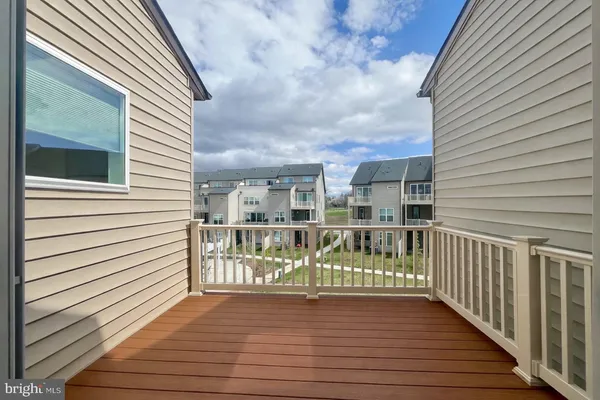 $999,000 | 4965 Longmire Way, Chantilly, VA 20151