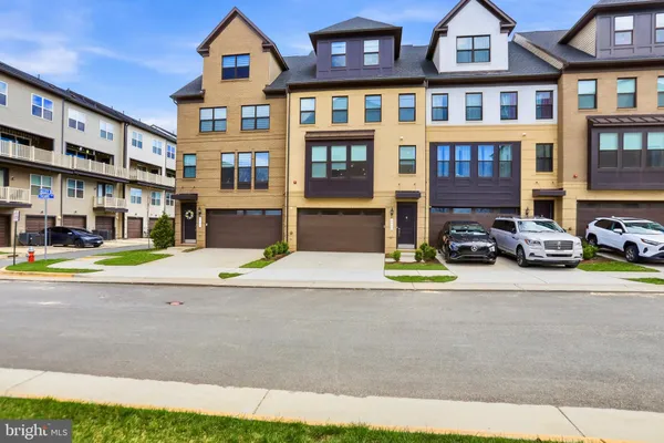 $999,000 | 4965 Longmire Way, Chantilly, VA 20151