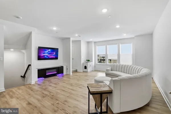 $999,000 | 4965 Longmire Way, Chantilly, VA 20151