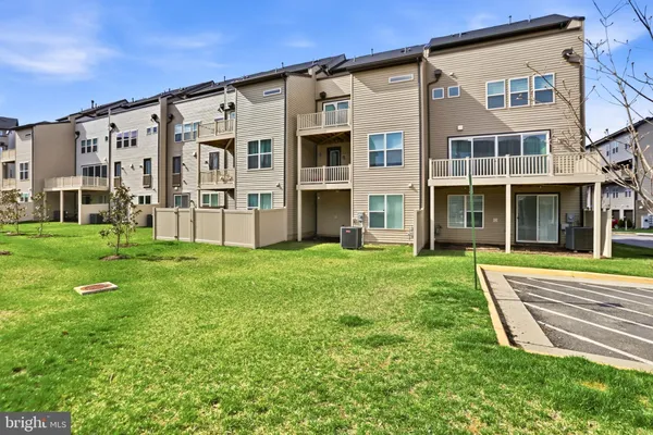 $999,000 | 4965 Longmire Way, Chantilly, VA 20151