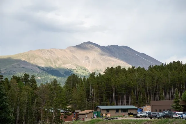 a view of a house and outdoor space
