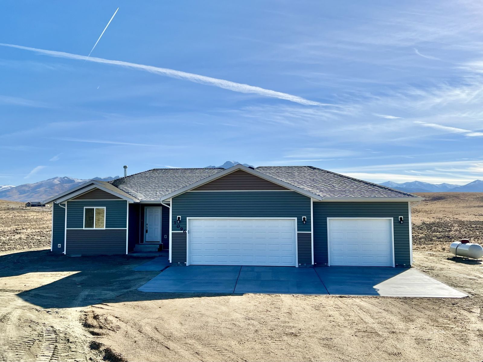 1096 Sun Vly Road Spring Creek, NV 89815 - Photo 1 of 31 a front view of a house with a yard