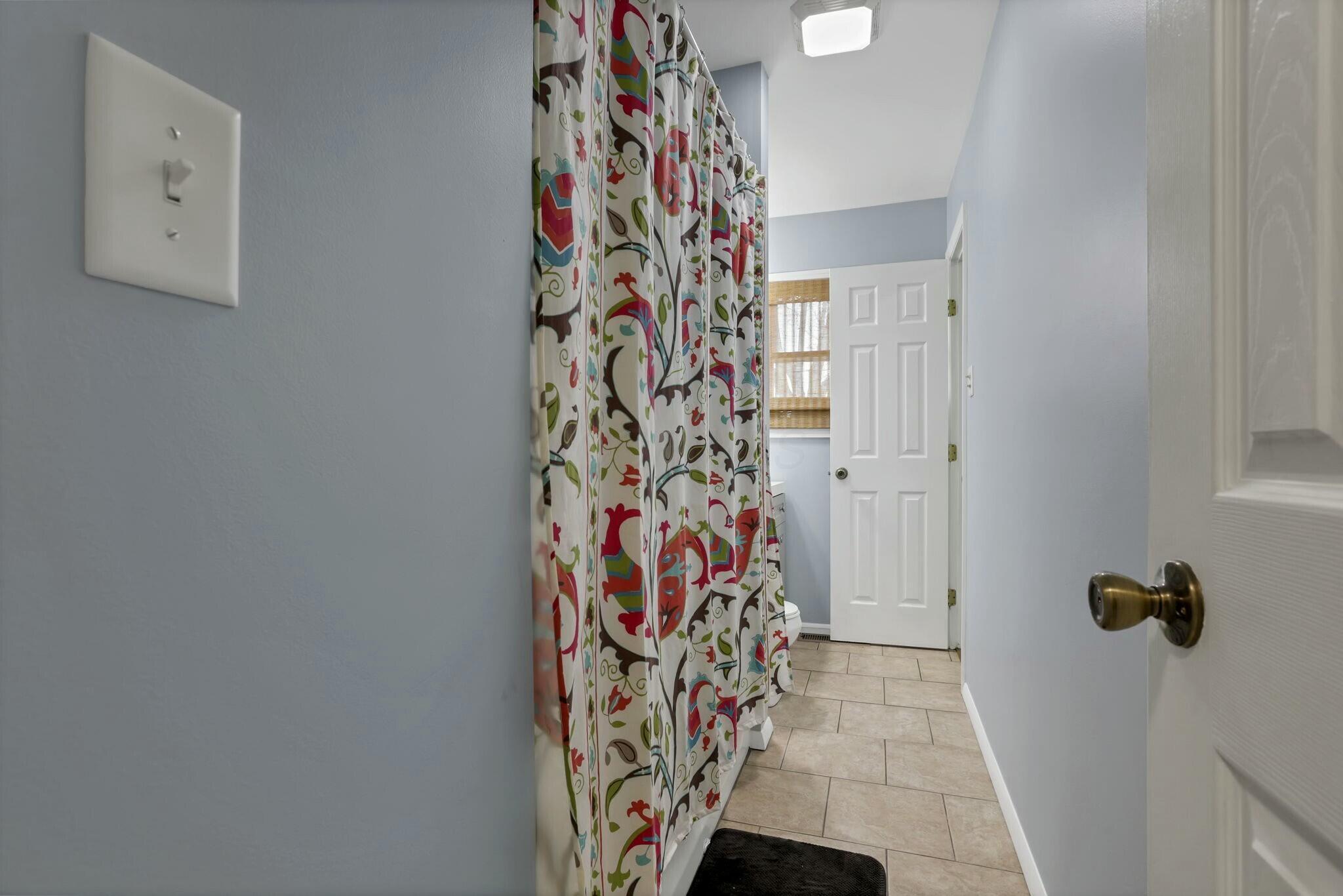 4917 Lockbourne Road Columbus, OH 43207 - Photo 13 of 23 Full Bath