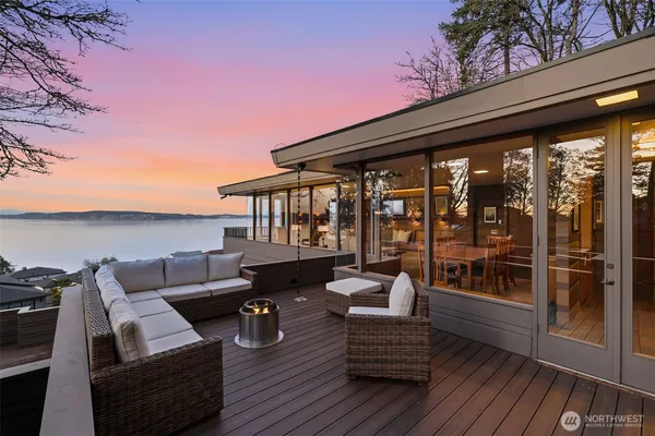$1,675,000 | 2103 Steilacoom Boulevard Southwest, Steilacoom, WA 98388