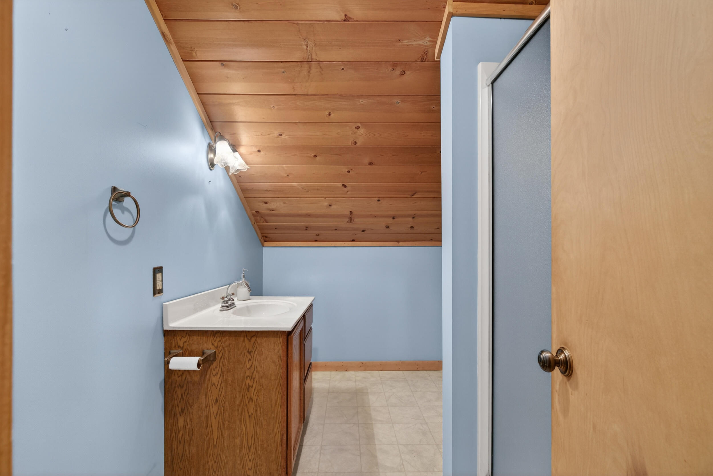 7789 Thorne Road Horton, MI 49246 - Photo 34 of 65 Primary Full Bath