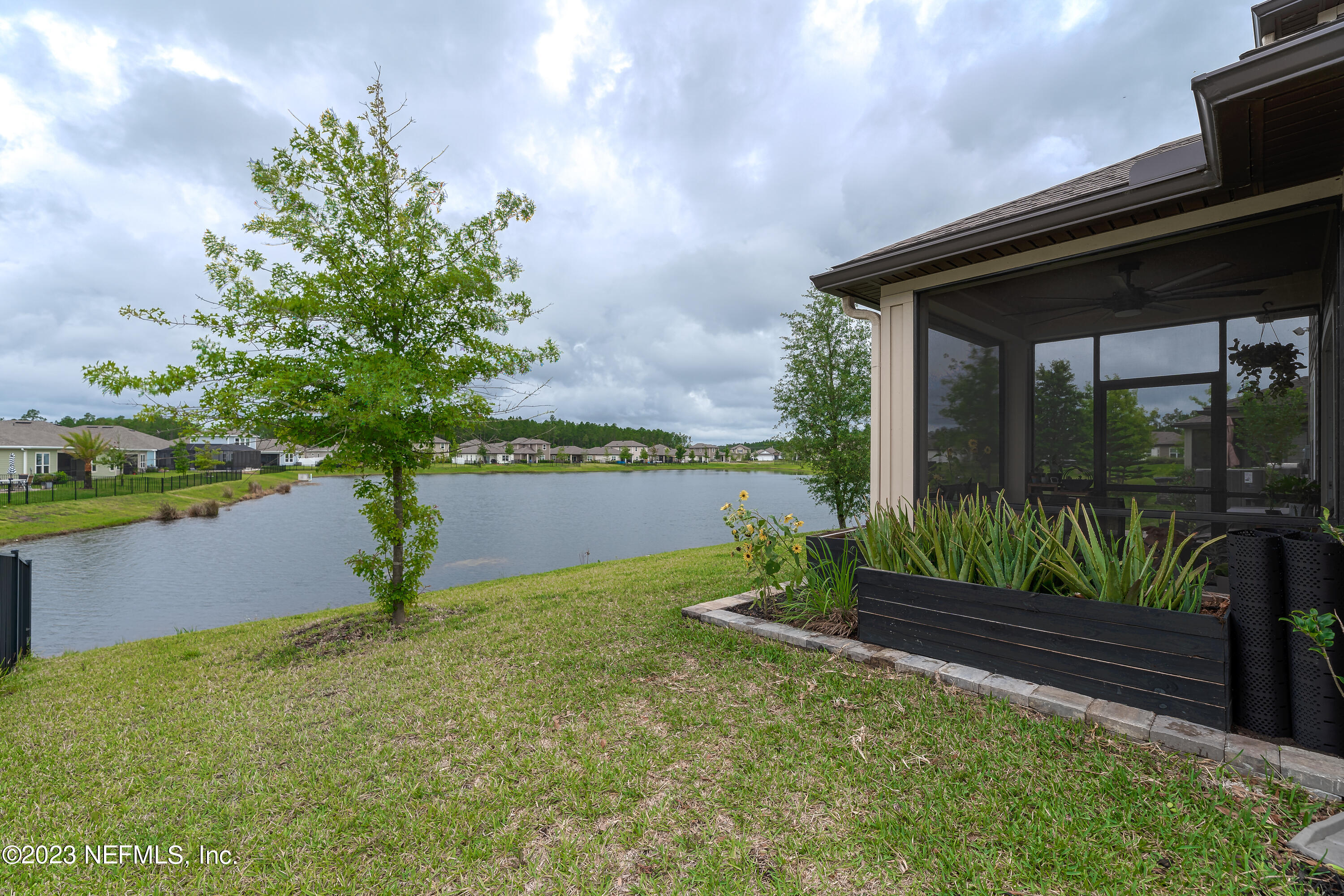 101 Deer Trail St. Augustine, FL 32095 - Photo 20 of 22 a backyard of a house with table and chairs