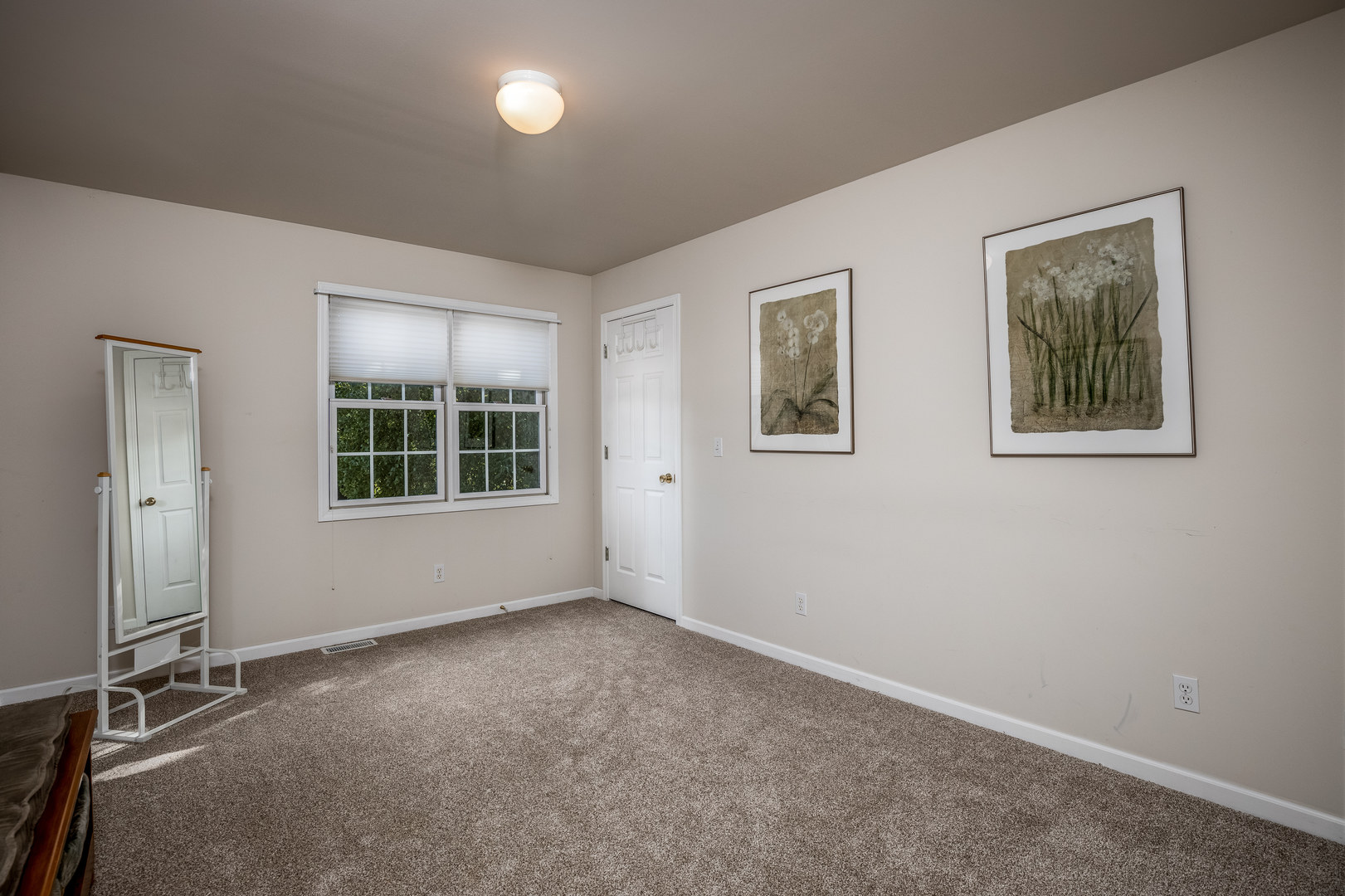 2656 East 1559th Road Ottawa, IL 61350 - Photo 38 of 49 an empty room with windows