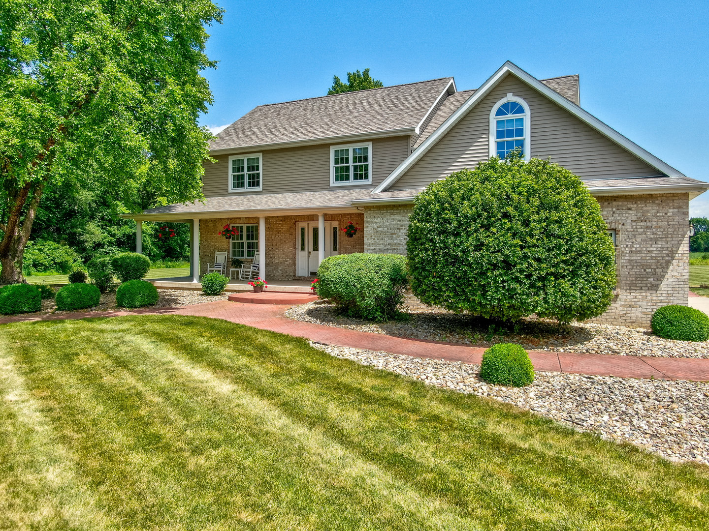 2656 East 1559th Road Ottawa, IL 61350 - Photo 5 of 49 a front view of a house with garden