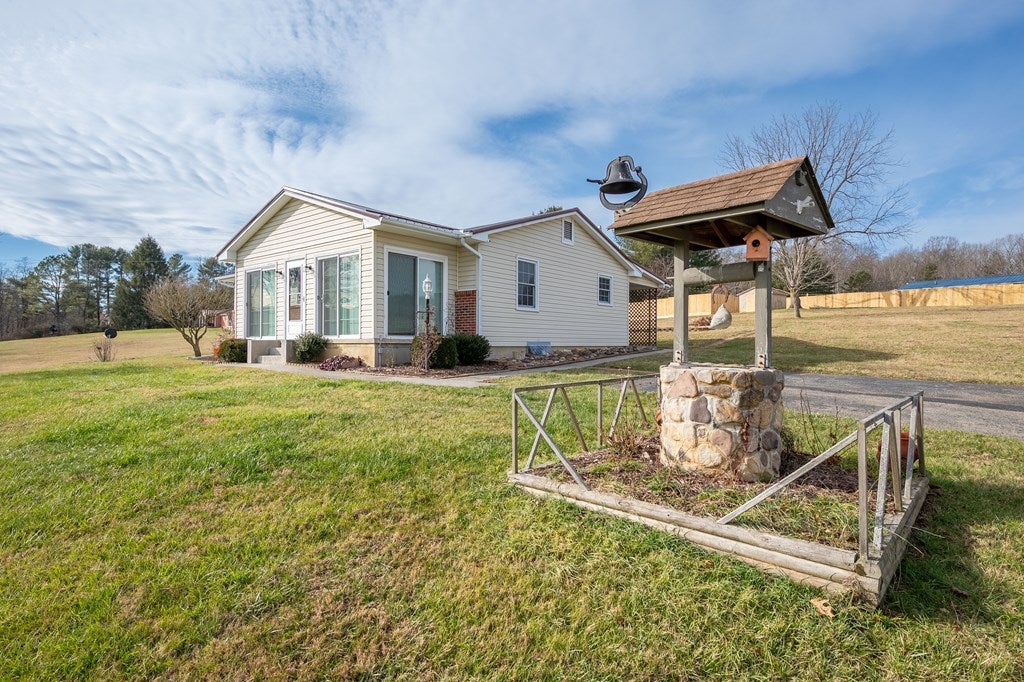 3549 Old Baltimore Road Draper, VA 24324 - Photo 3 of 74 Gallery Image 3