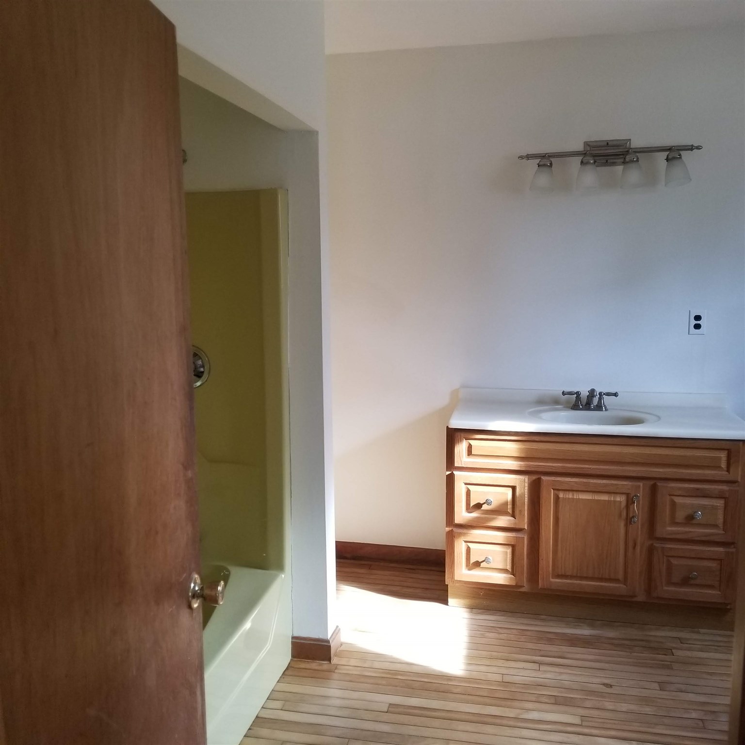 18 Wilson Road Kittery, ME 03904 - Photo 16 of 24 Gallery Image 16