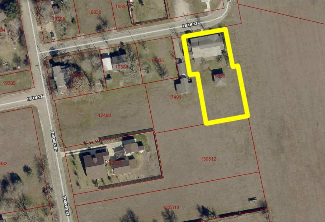 1414 5th Lockhart, TX 78644 - Photo 4 of 9 a utility room with dryer and washer