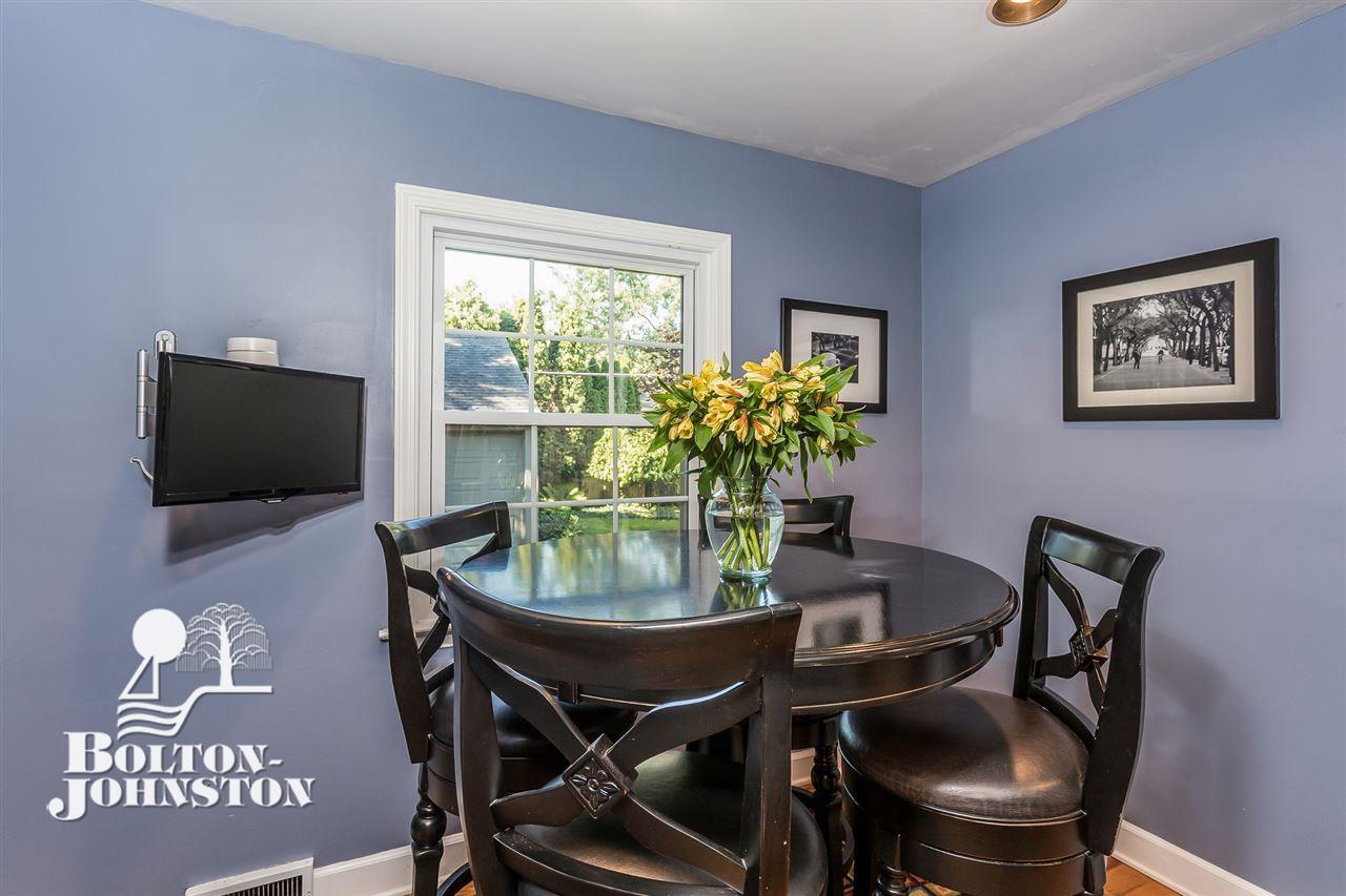 317 Merriweather Road Grosse Pointe, MI 48236 - Photo 16 of 52 31327944-15.JPG