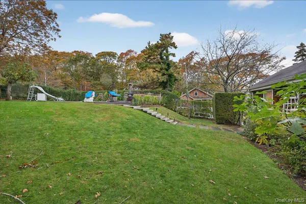 a view of a yard in front of house
