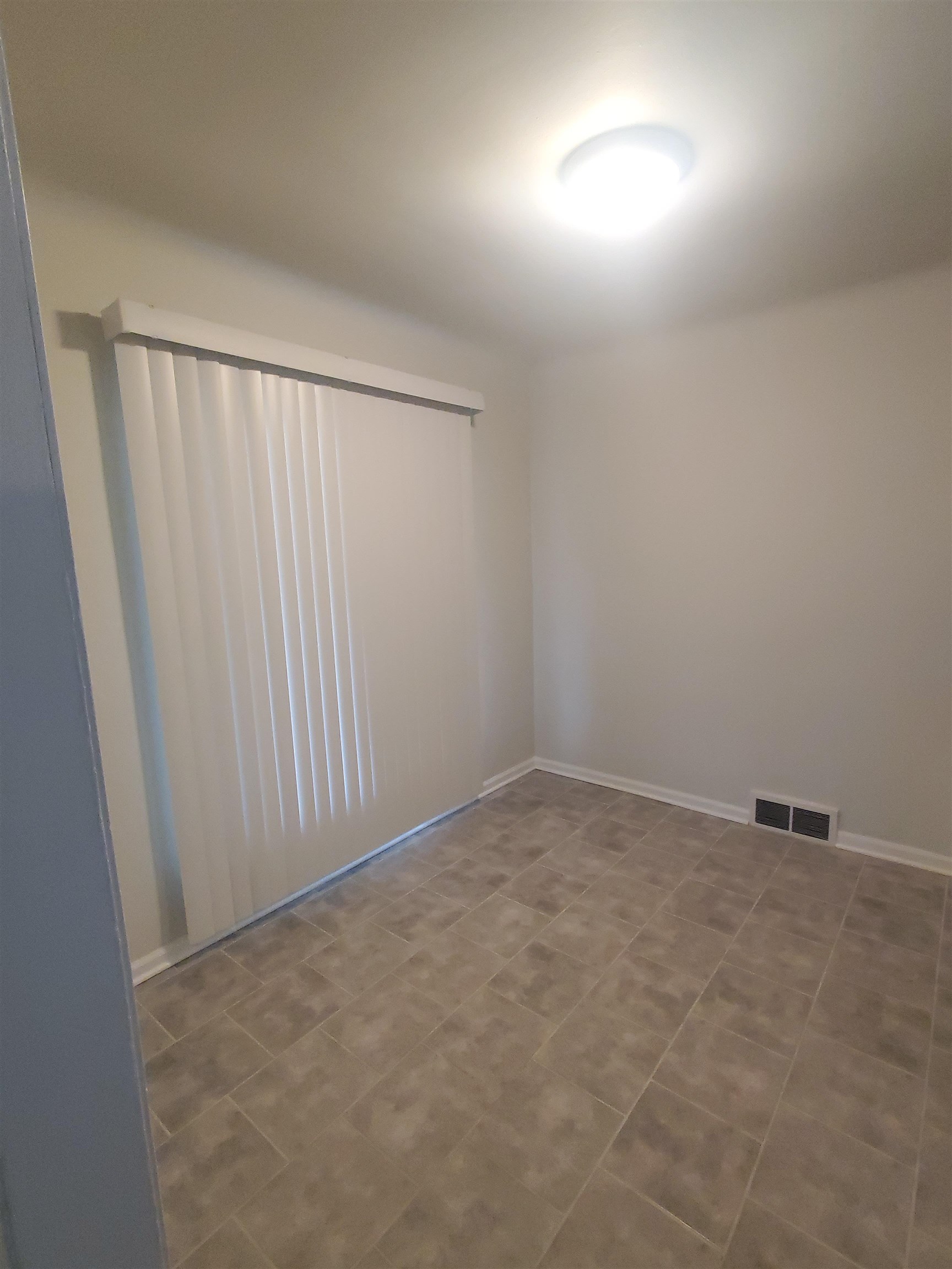15687 Ash Avenue Eastpointe, MI 48021 - Photo 4 of 23