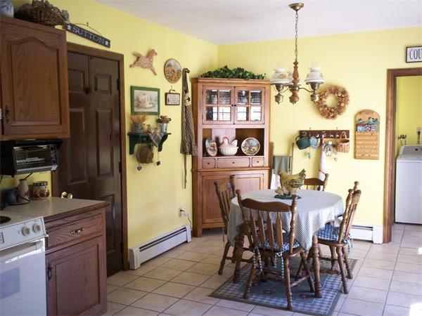 182 Whitins Road Sutton, MA 01590 - Photo 4 of 27 a view of a dining room with furniture