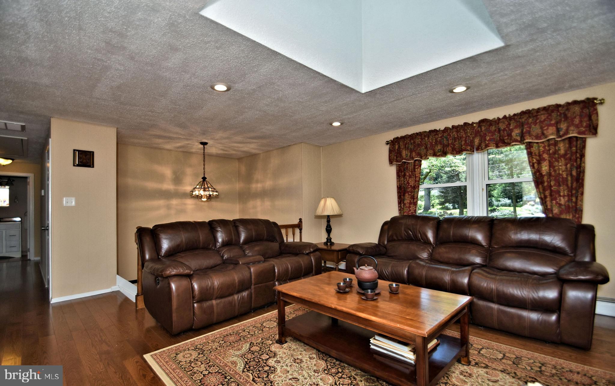 107 Merlin Road Phoenixville, PA 19460 - Photo 3 of 50 living room