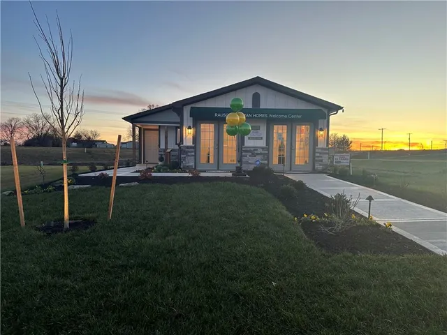 $303,040 | 2134 Woodfield Drive, Tonganoxie, KS 66086