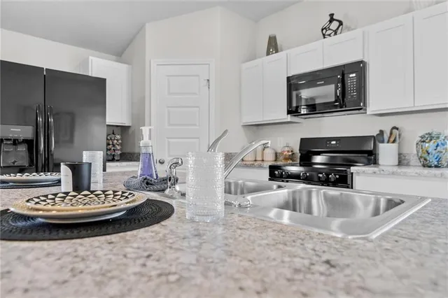 $303,040 | 2134 Woodfield Drive, Tonganoxie, KS 66086