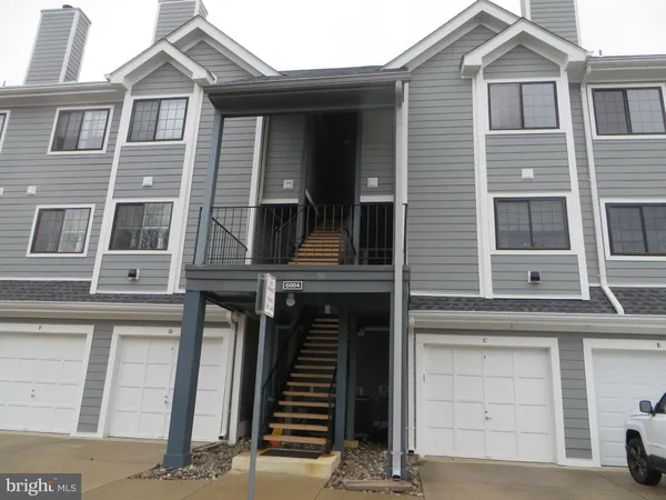$2,395 | 6004 Ellesmere Court, Unit E, Alexandria, VA 22315