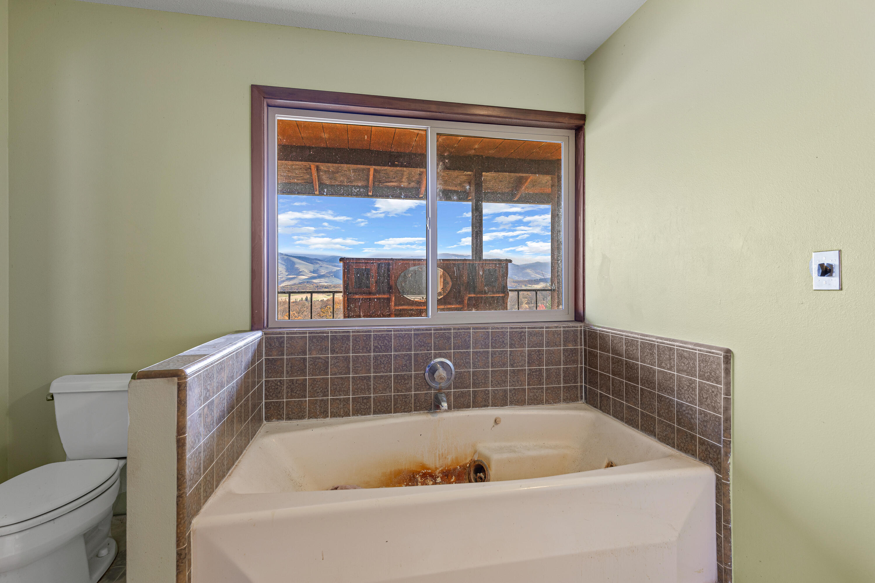 4262 Clayton Road Ashland, OR 97520 - Photo 39 of 54 Bathroom #3.