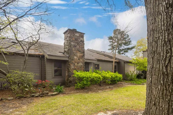 $274,900 | 1675 South Ravenhill Drive, Unit 19, Germantown, TN 38138