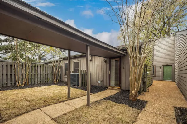 $275,000 | 1675 South Ravenhill Drive, Unit 19, Germantown, TN 38138