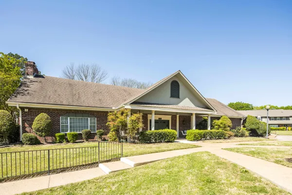 $275,000 | 1675 South Ravenhill Drive, Unit 19, Germantown, TN 38138