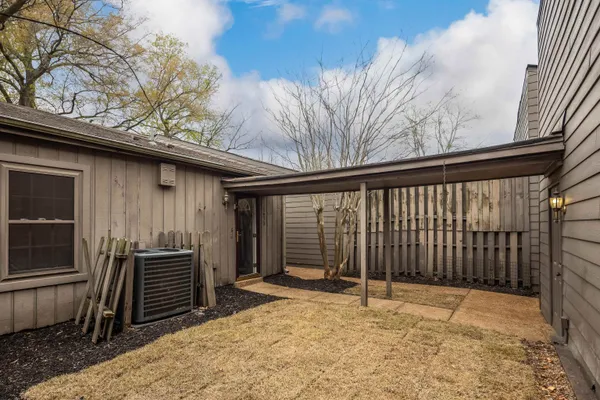 $275,000 | 1675 South Ravenhill Drive, Unit 19, Germantown, TN 38138