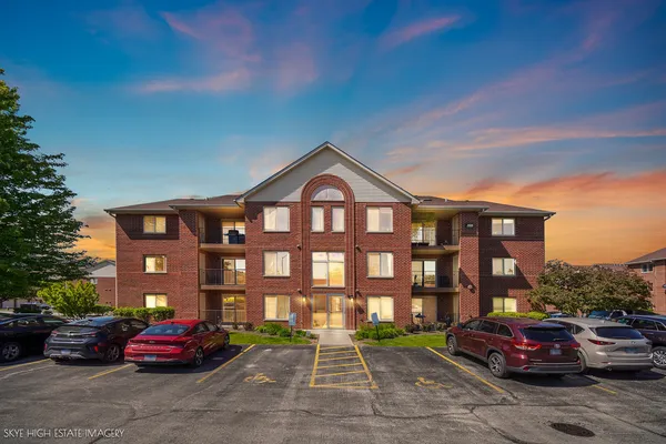 $240,000 | 6975 Heritage Circle, Unit 1A, Orland Park, IL 60462