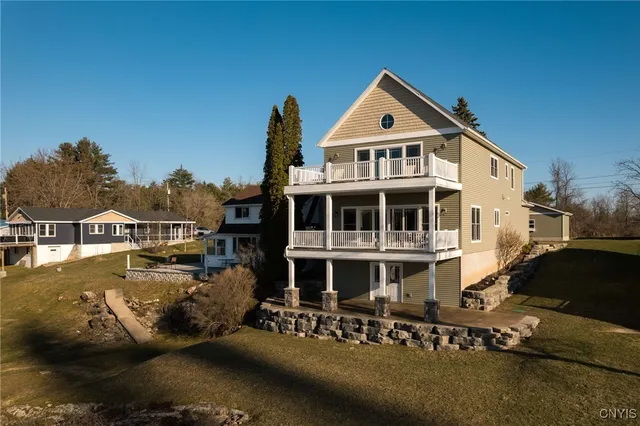 $1,499,999 | 19611 Collins Landing East, Orleans, NY 13607