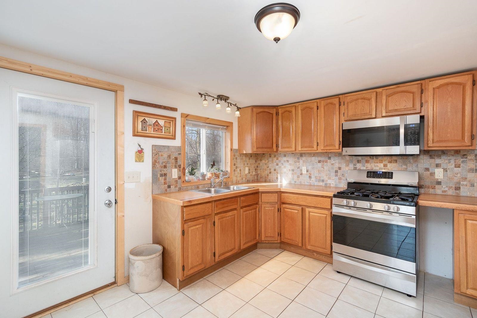 8636 East Monroe Road Wheeler, MI 48662 - Photo 7 of 14