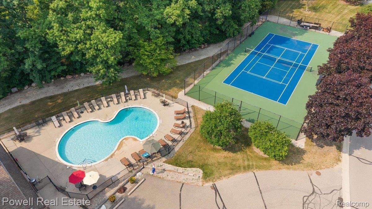 1938 Allenway Court Rochester, MI 48309 - Photo 9 of 39 Community Pool and Tennis Court.