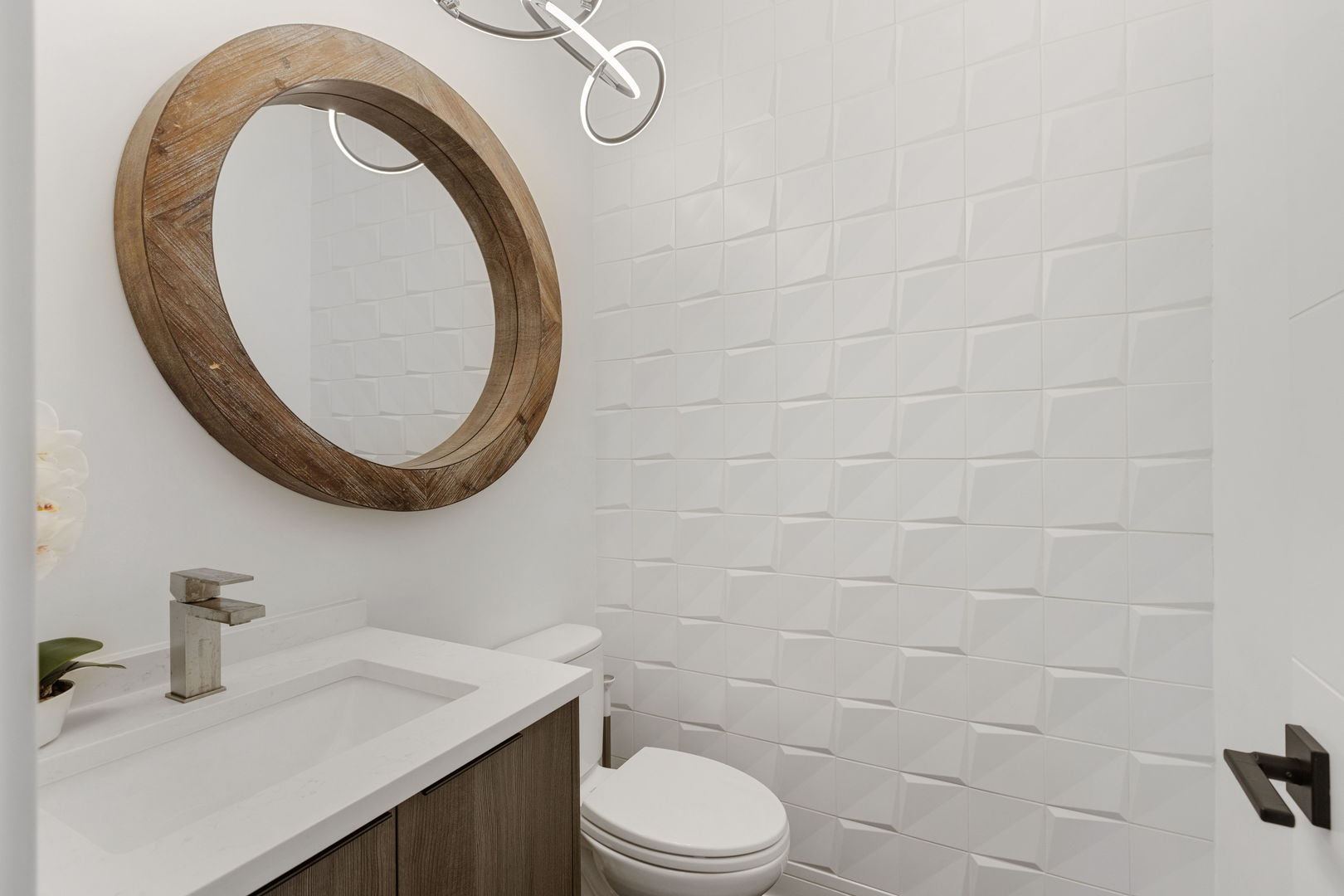 338 East Pershing Road Chicago, IL 60653 - Photo 33 of 86 a bathroom with a sink a toilet and a mirror