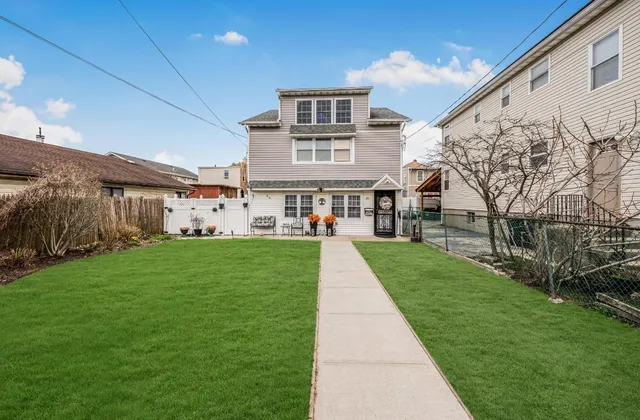 a view of a yard in front of a house