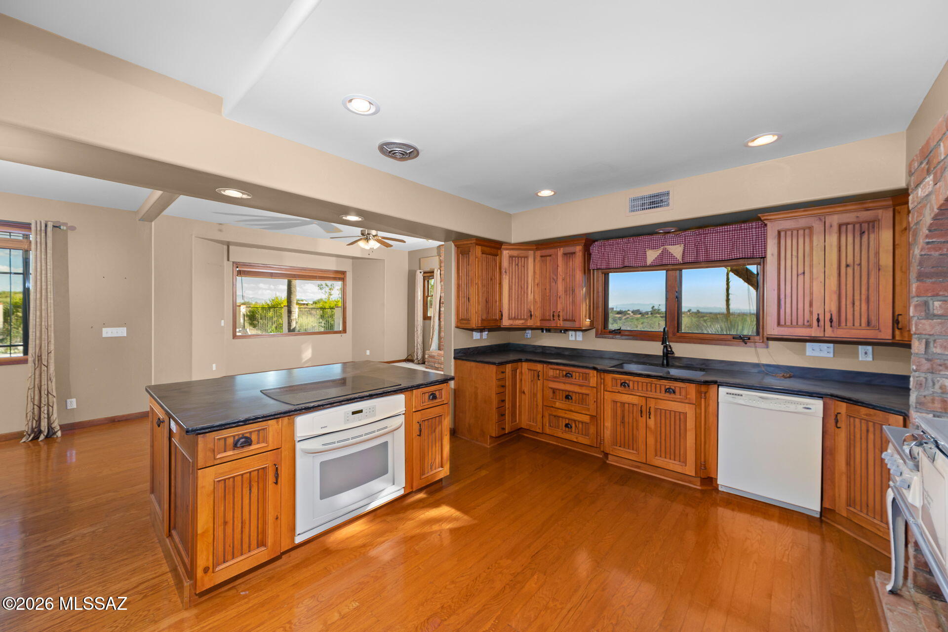 3380 South Hunters Run Tucson, AZ 85730 - Photo 13 of 47 Kitchen-B