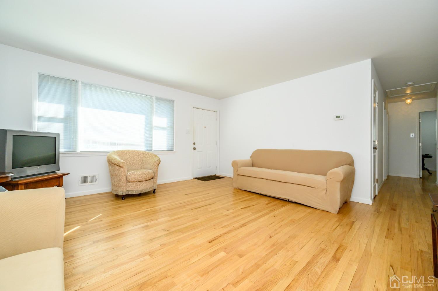 1603 Holly Road North Brunswick, NJ 08902 - Photo 5 of 37 Gallery Image 5
