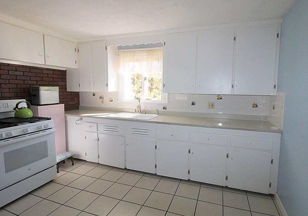 450 Island Pond Road Springfield, MA 01118 - Photo 5 of 41