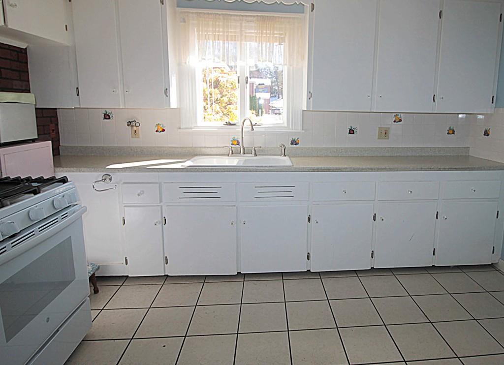 450 Island Pond Road Springfield, MA 01118 - Photo 6 of 41